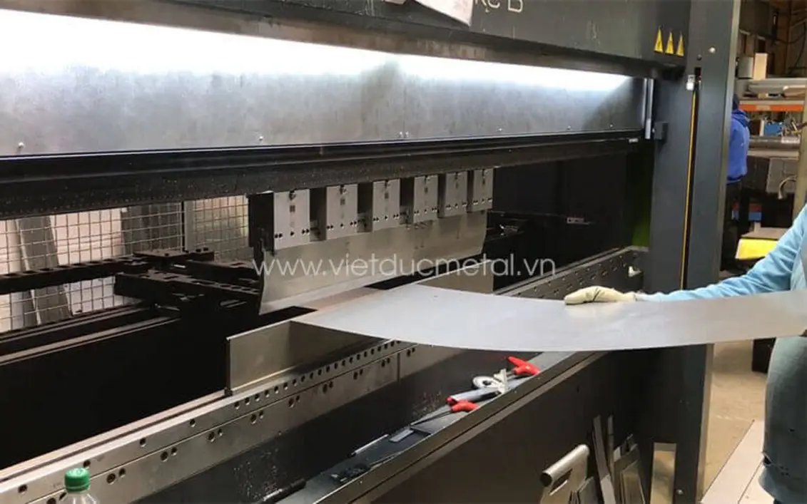 Modern machine for steel plate bending